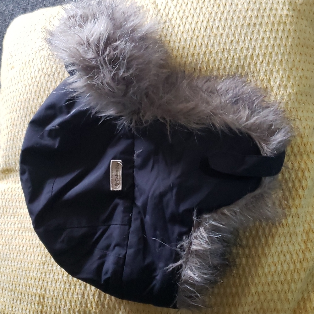 Columbia trappers hat 2/30$